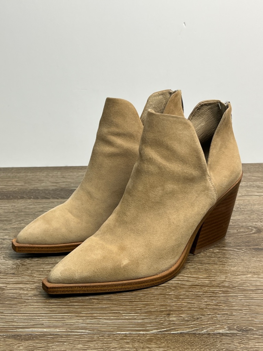 Vince Camuto Gigietta Suede Ankle Booties Tan Stacked Heel | Size 7.5